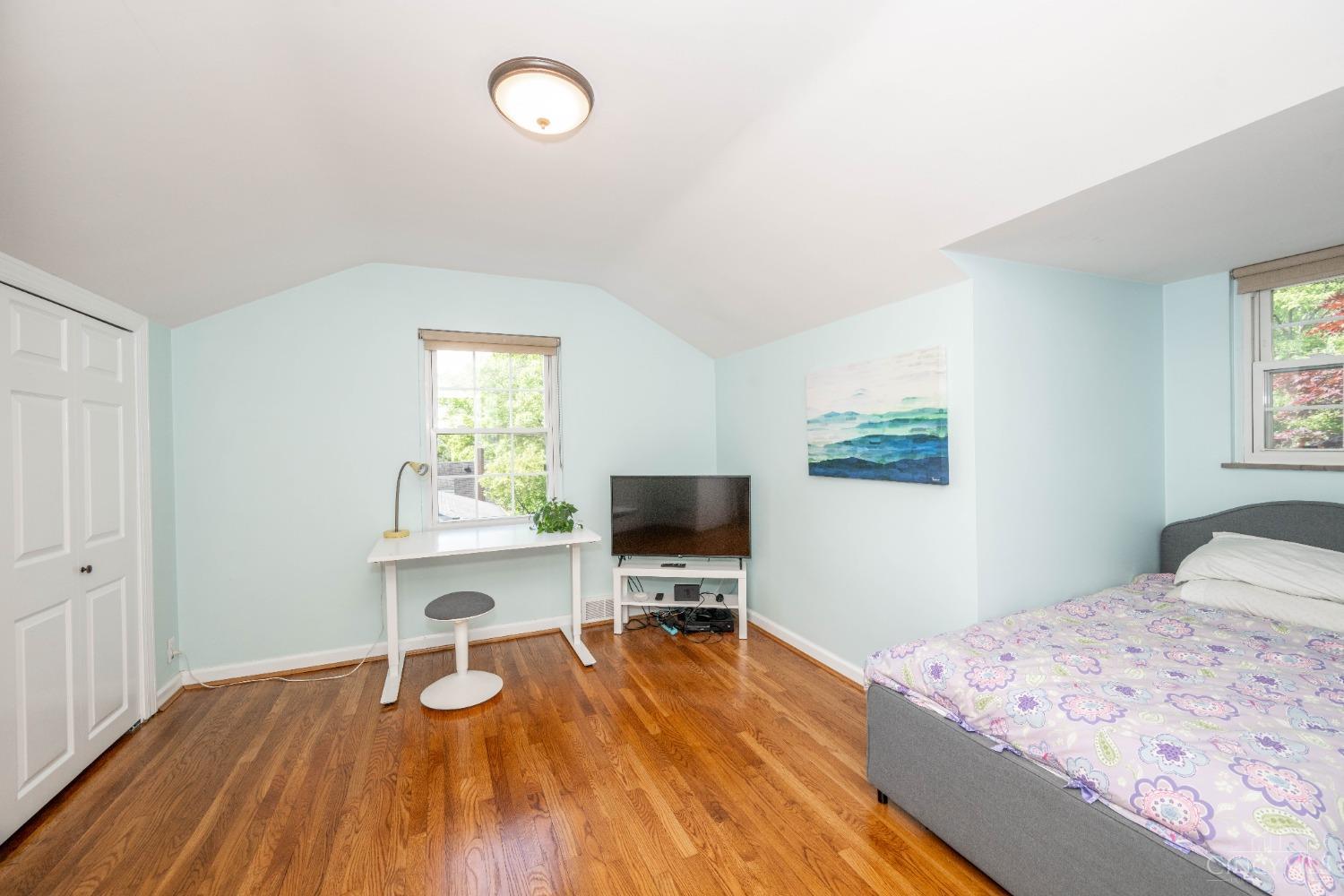 1982 Honeysuckle Lane