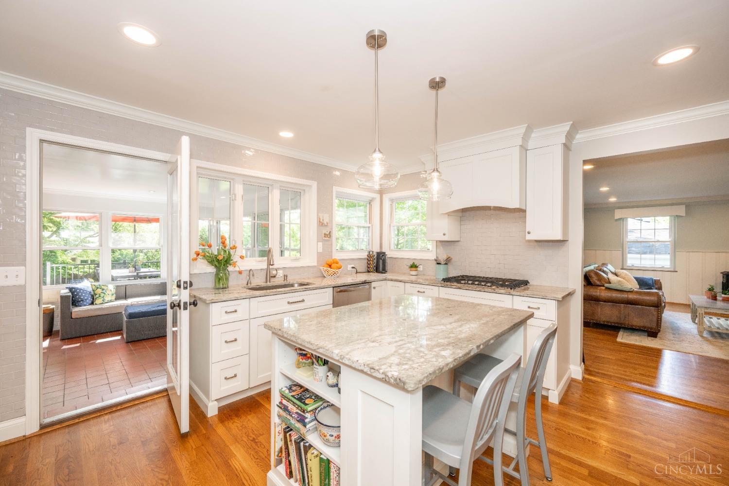 1982 Honeysuckle Lane