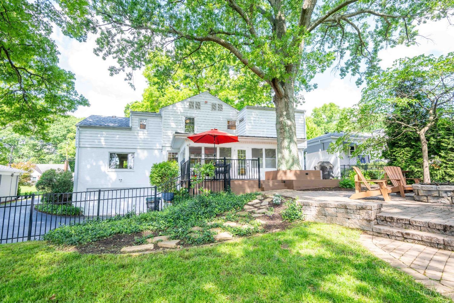 1982 Honeysuckle Lane