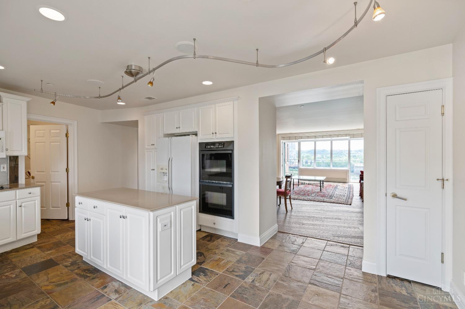 900 Adams Crossing 10400