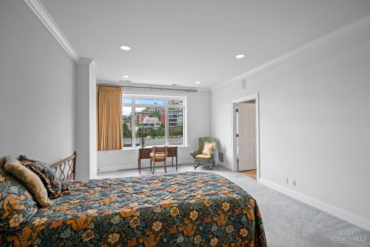 900 Adams Crossing 10400