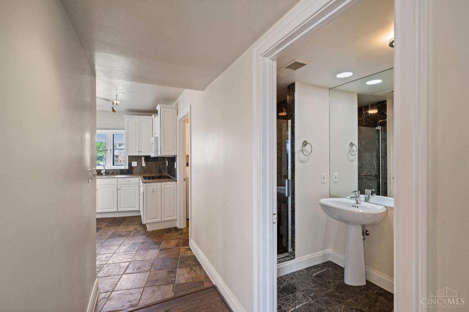 900 Adams Crossing 10400