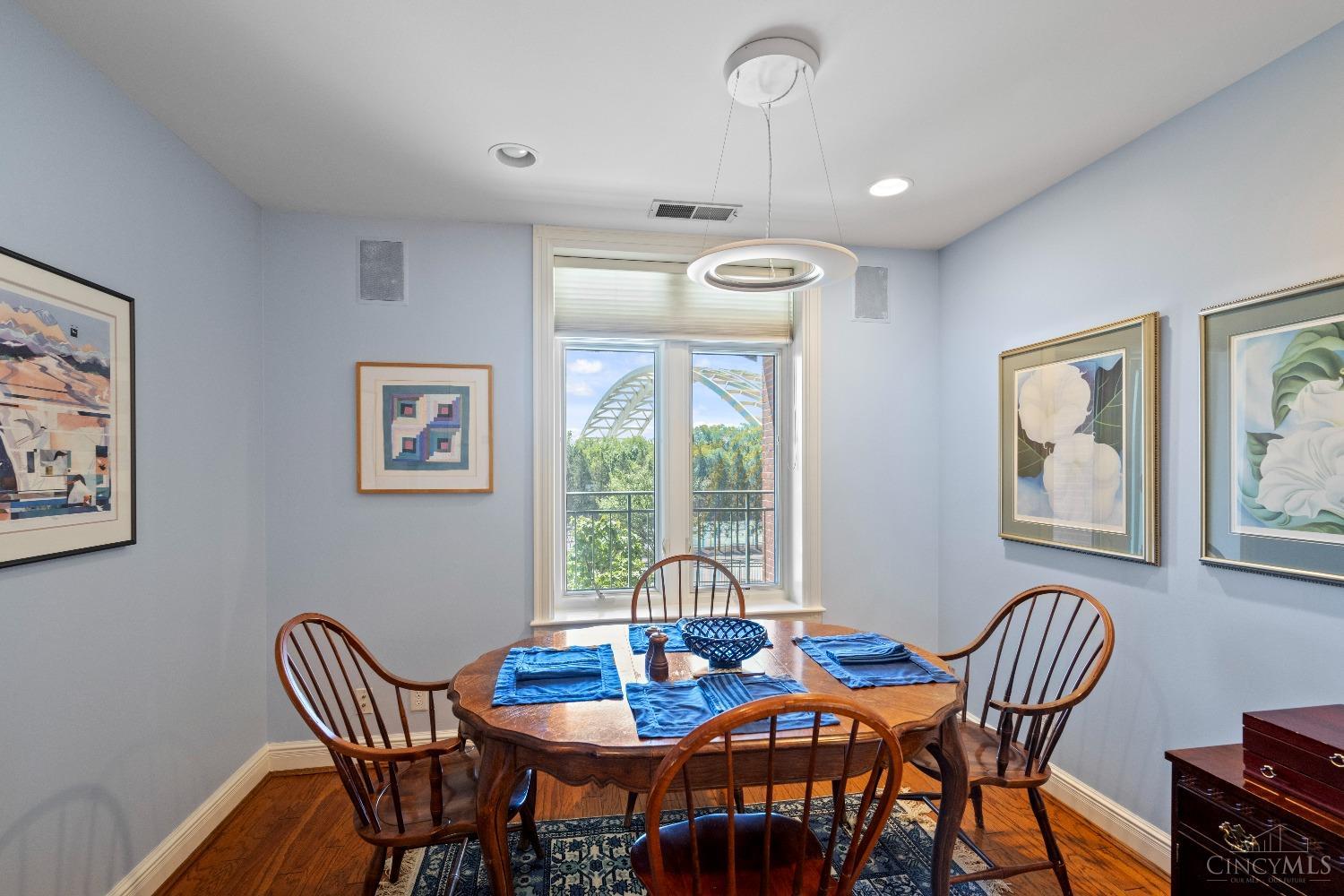 900 Adams Crossing 2200