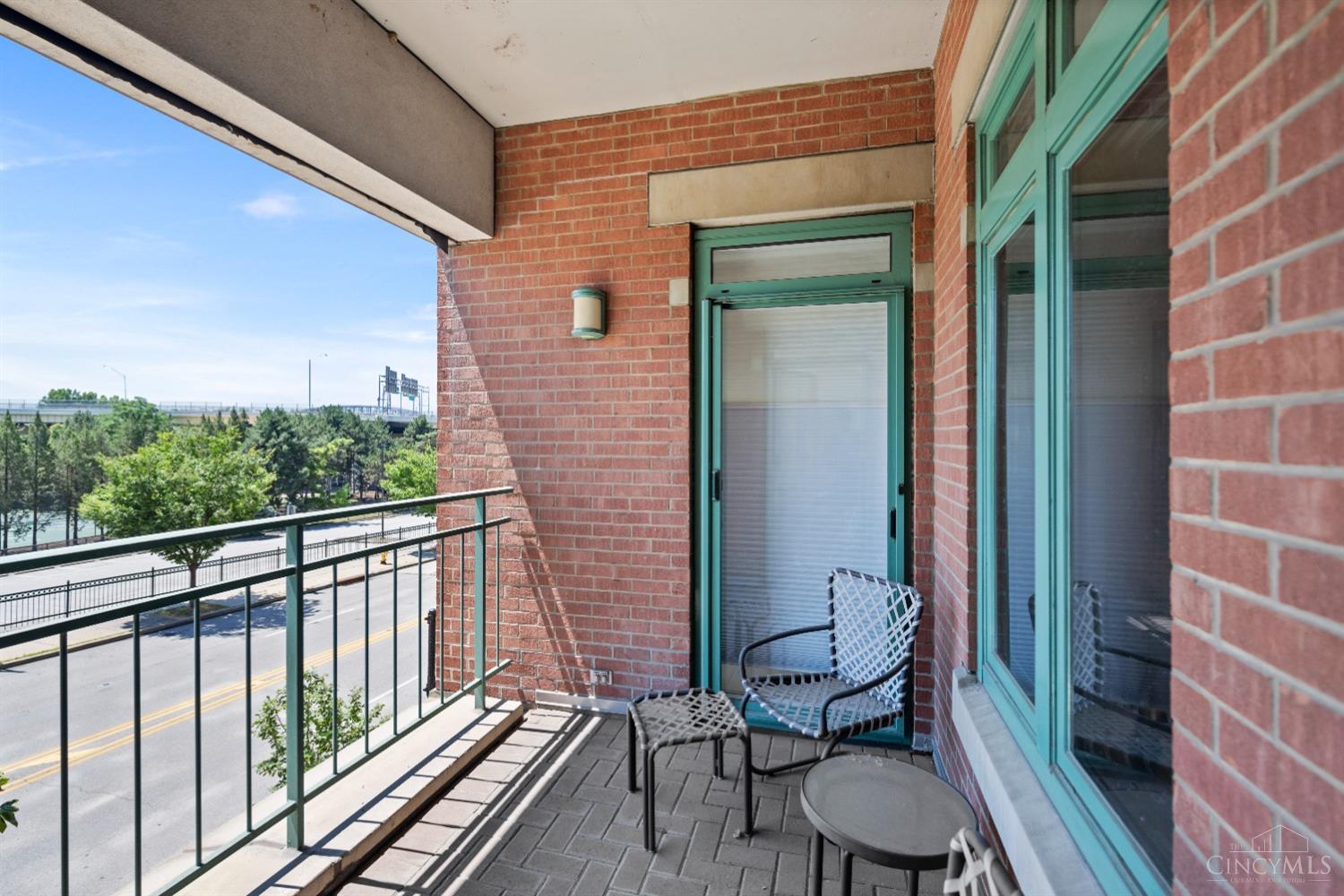 900 Adams Crossing 2200