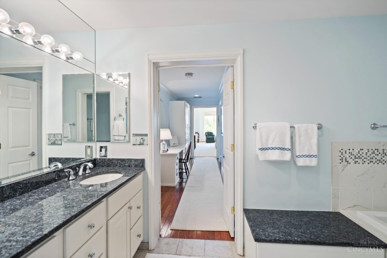 900 Adams Crossing 2200