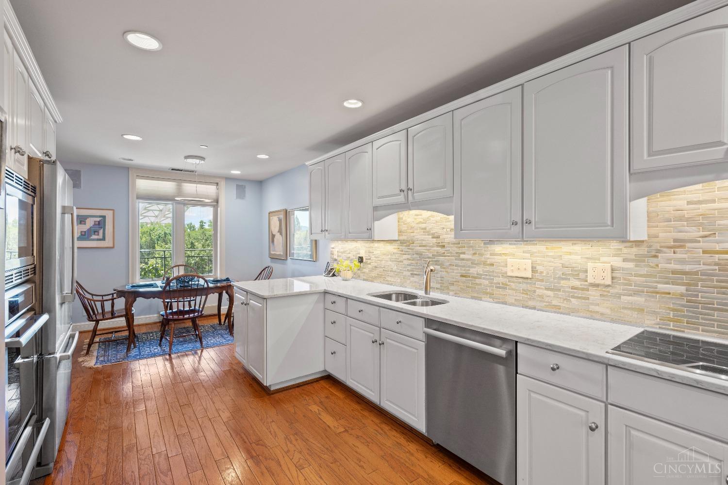 900 Adams Crossing 2200