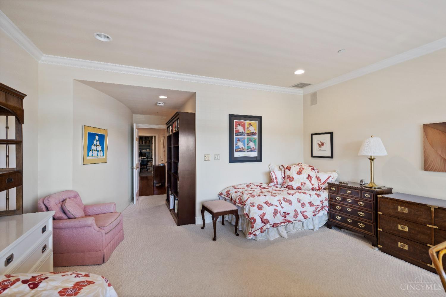 900 Adams Crossing 2200