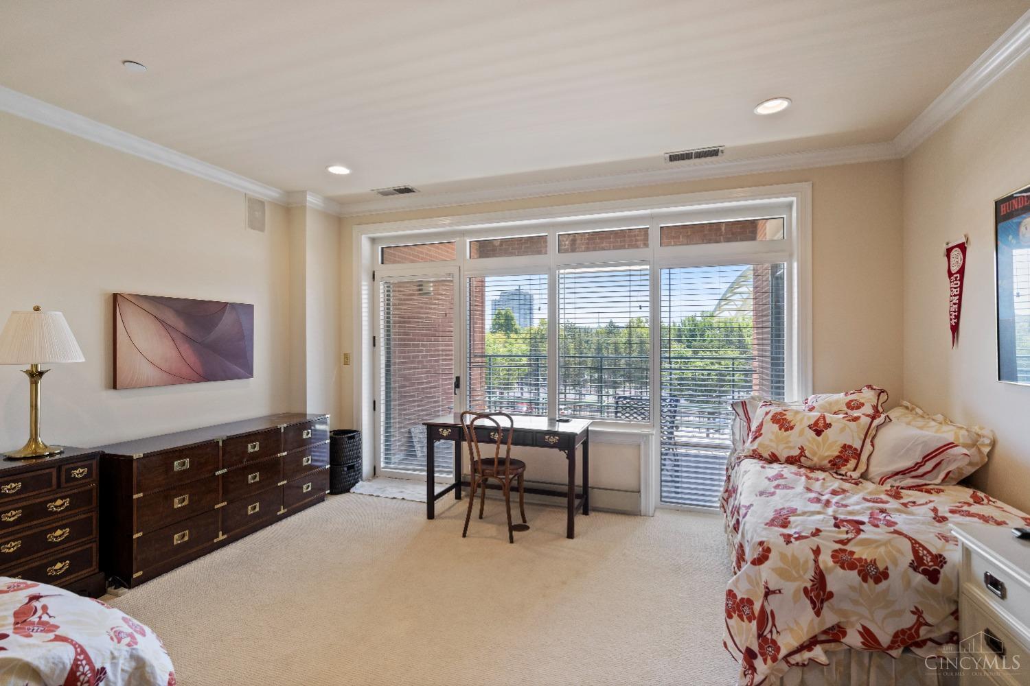 900 Adams Crossing 2200