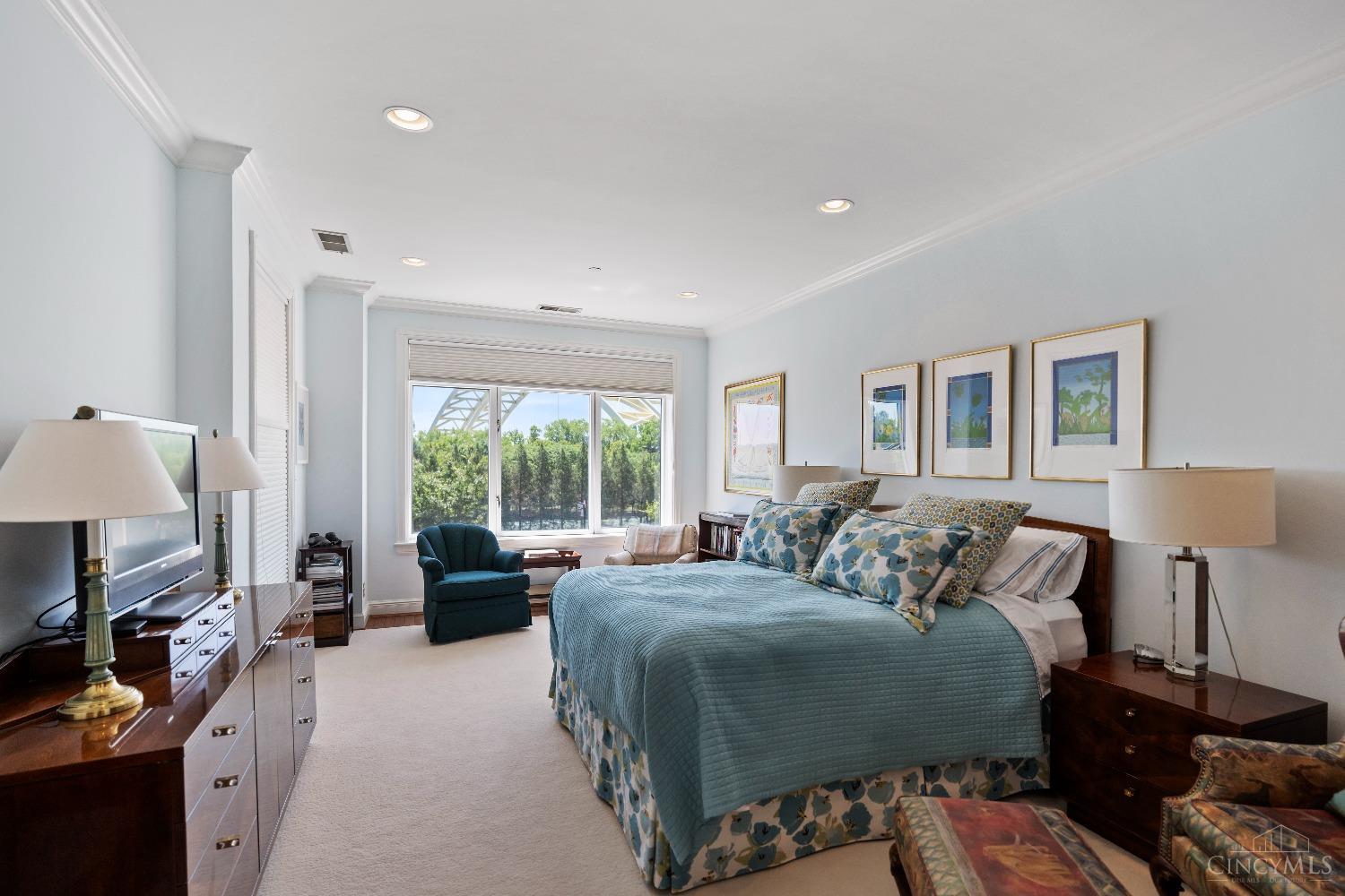 900 Adams Crossing 2200