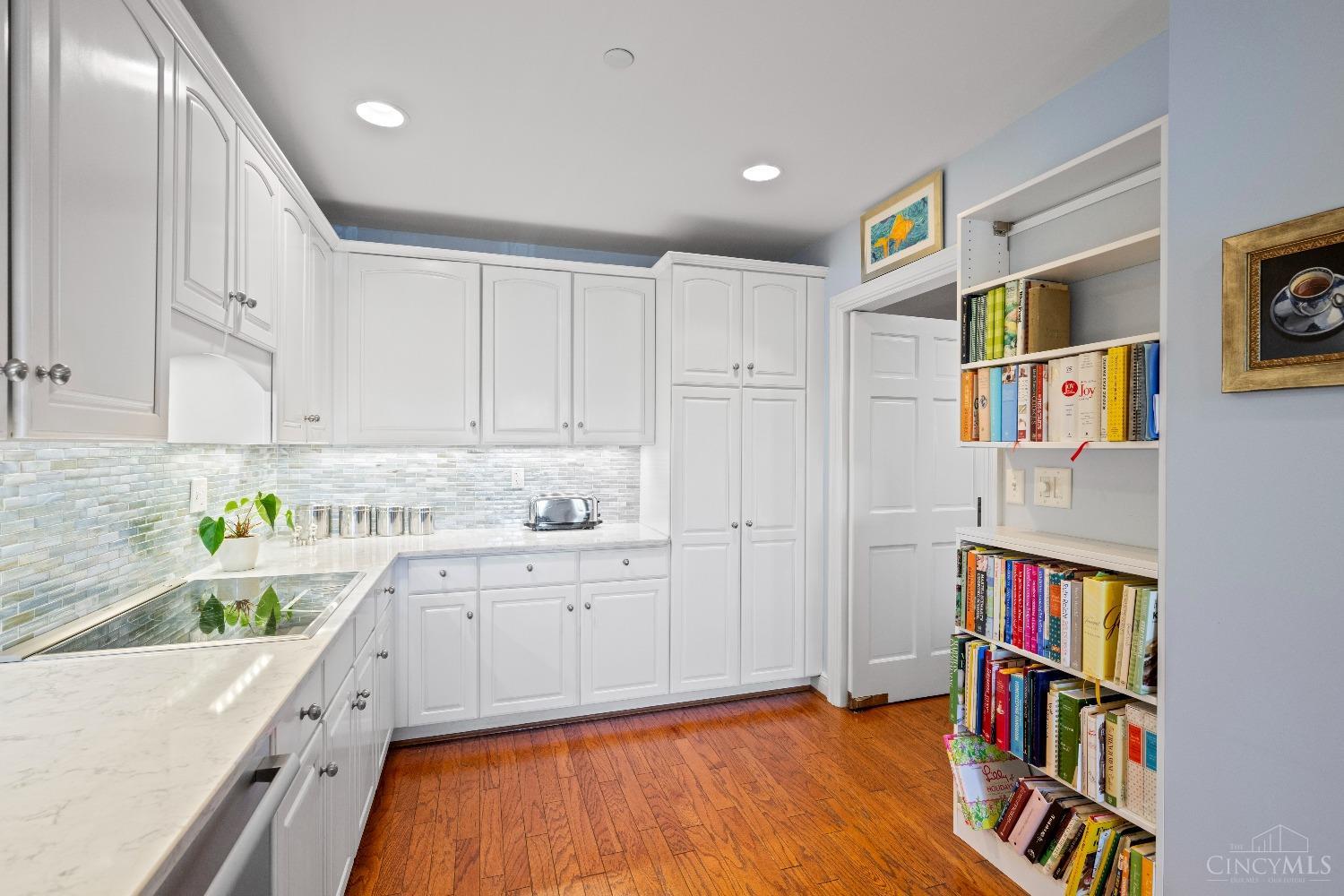 900 Adams Crossing 2200