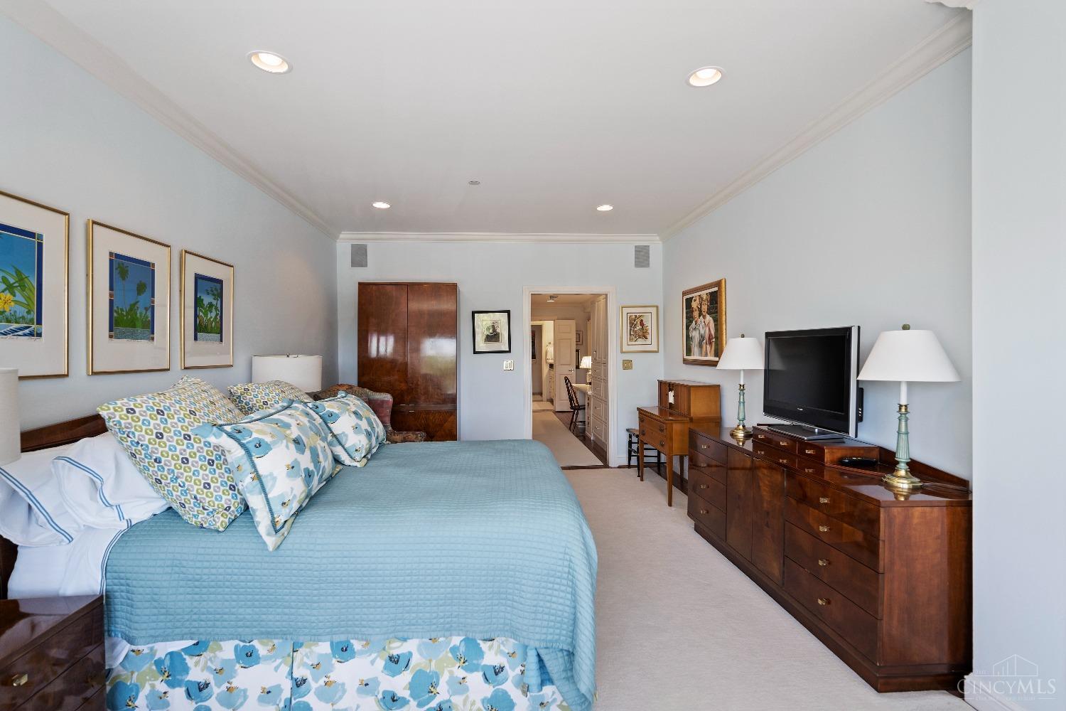 900 Adams Crossing 2200