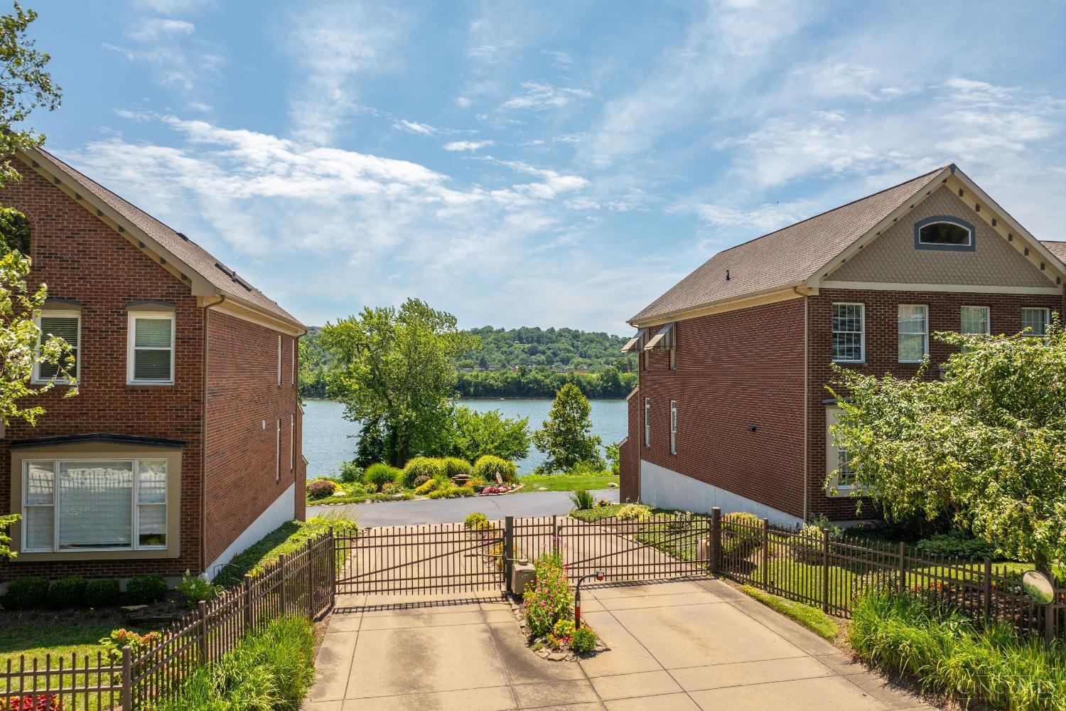 2207 Riverside Drive C4