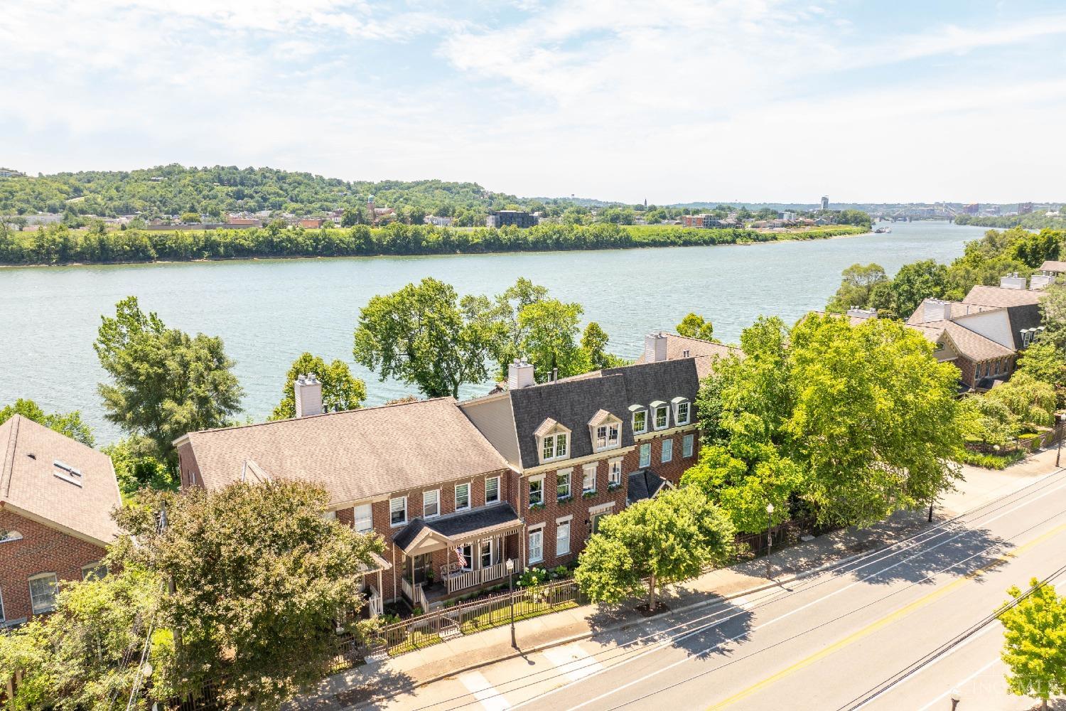 2207 Riverside Drive C4