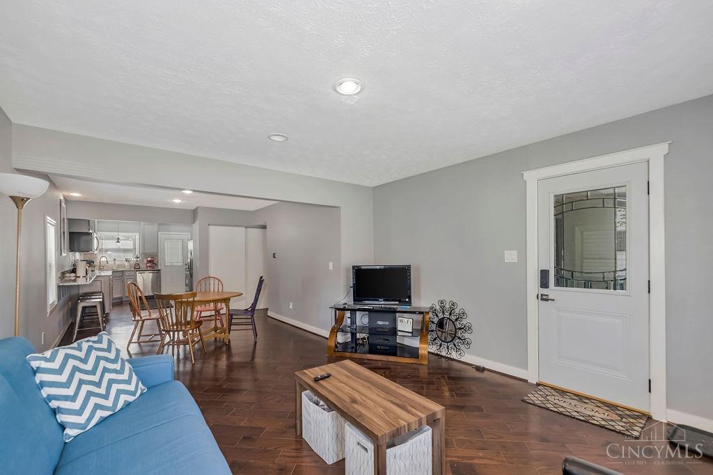 617 S College Avenue