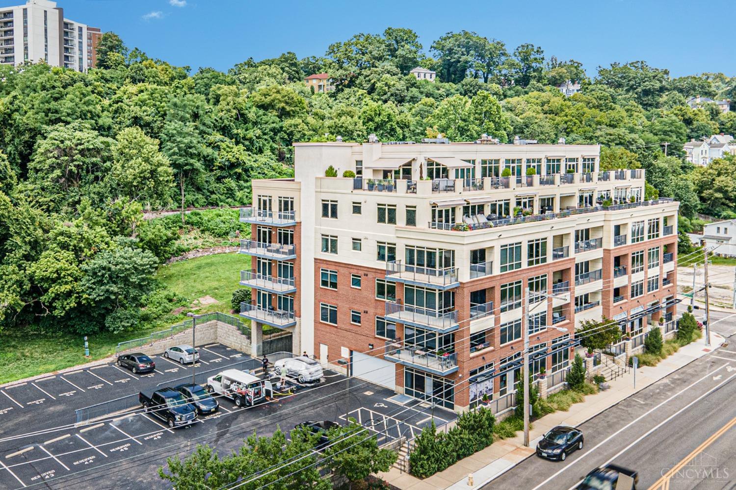 2260 Riverside Drive 305