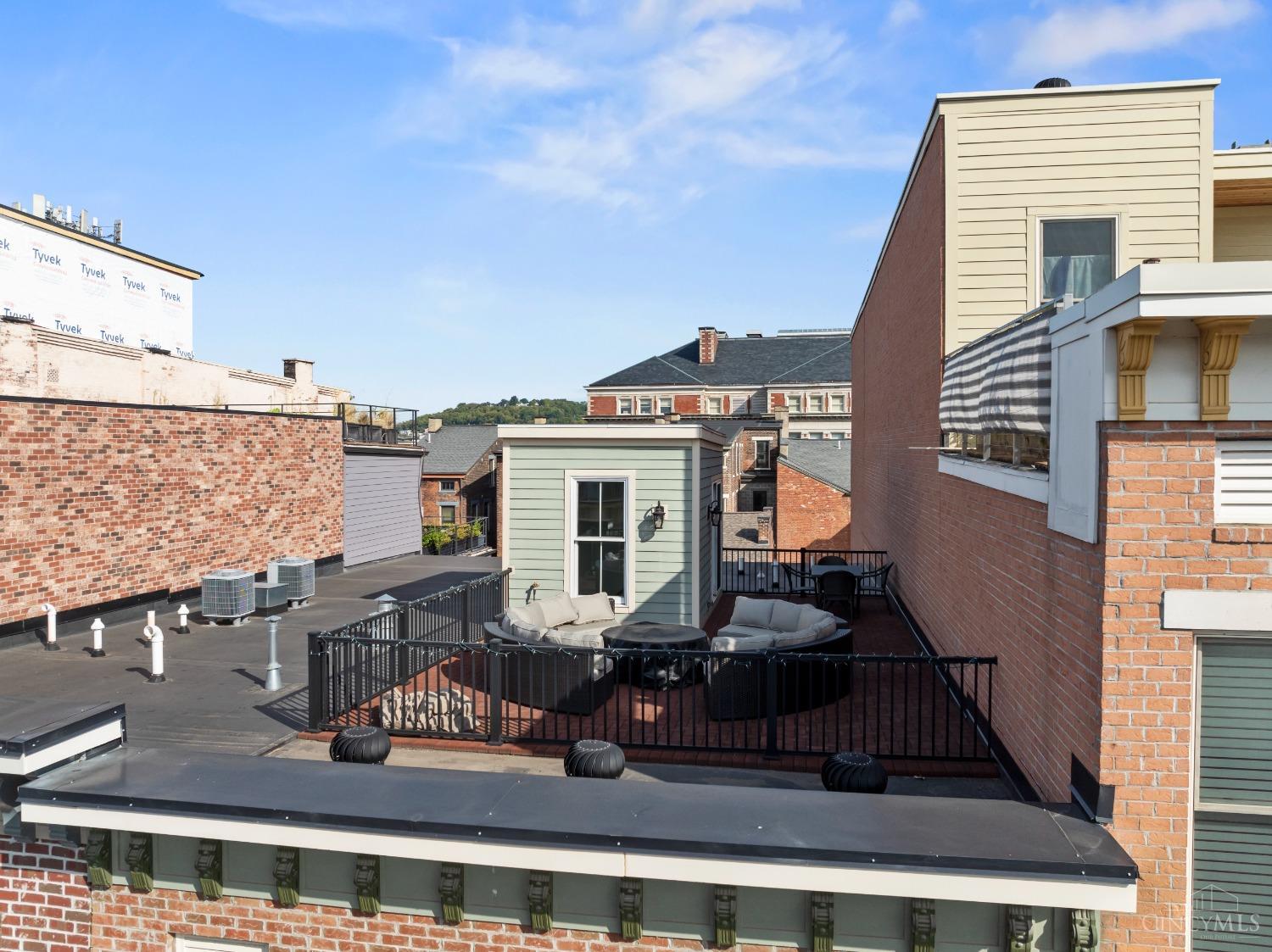 214 W Fifteenth Street
