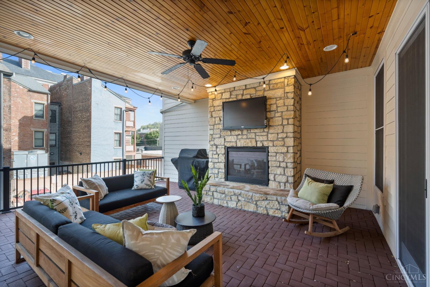 214 W Fifteenth Street