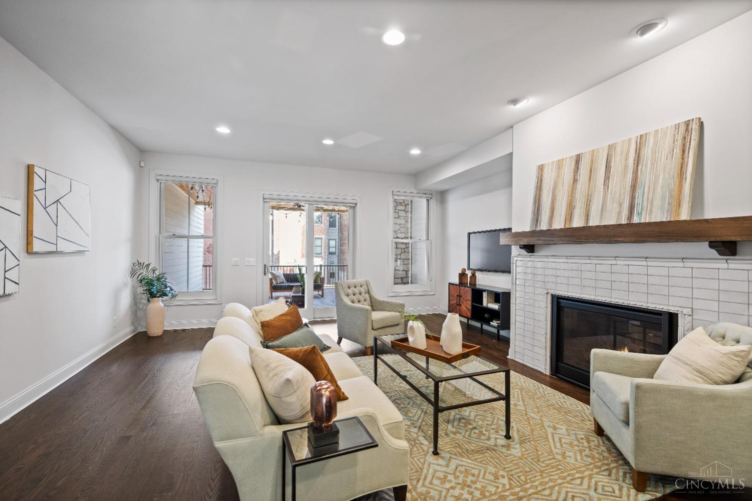 214 W Fifteenth Street