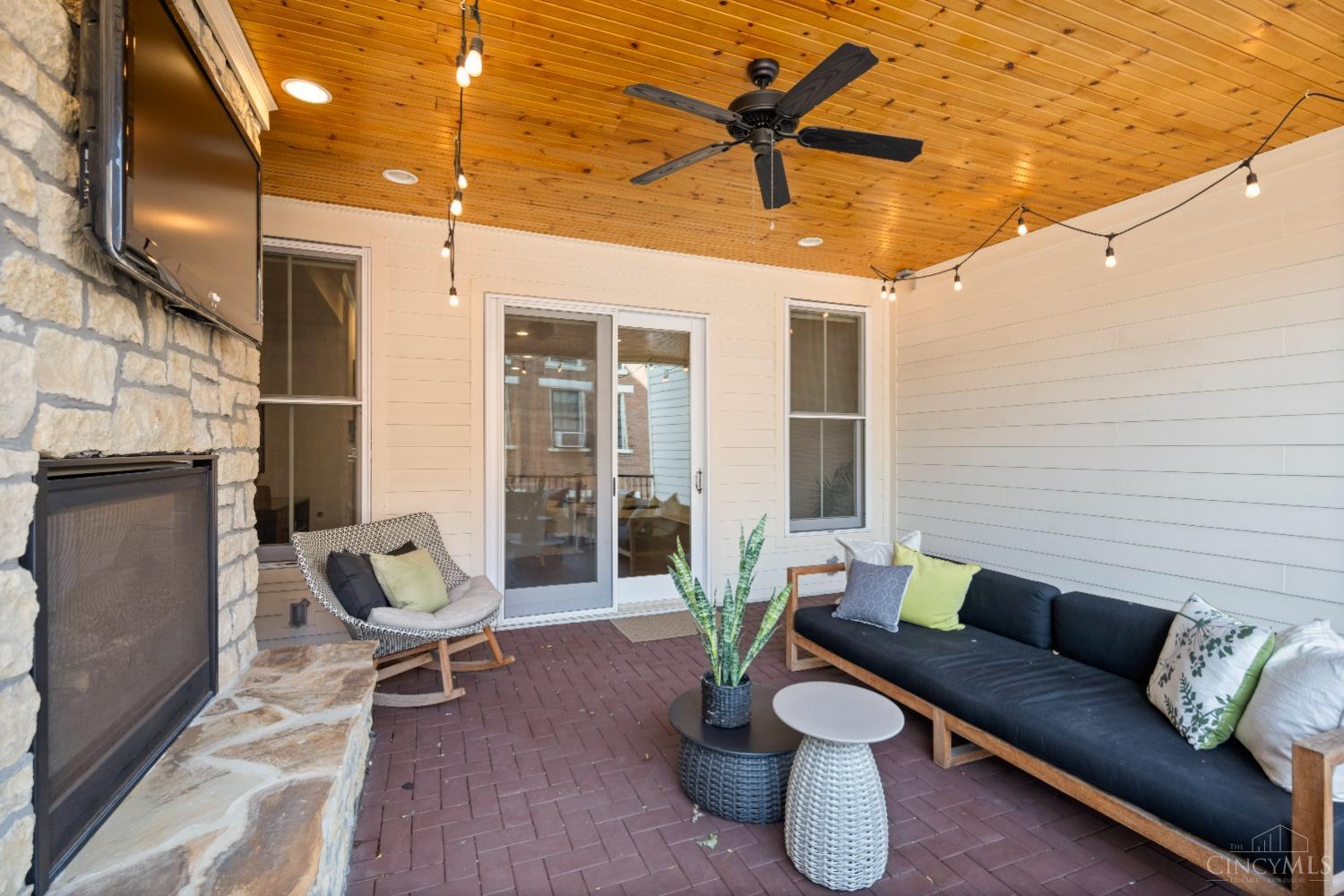 214 W Fifteenth Street