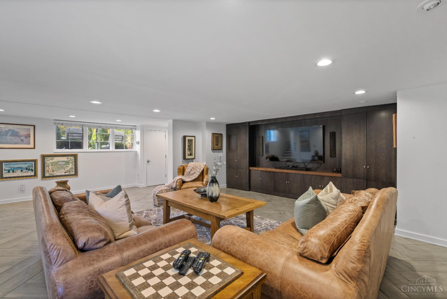 7375 Cayuga Drive