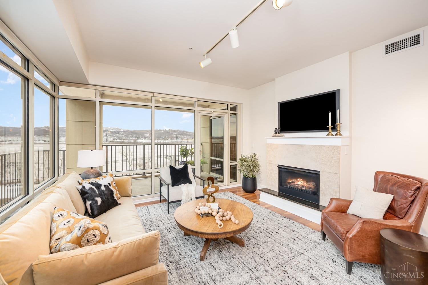 2260 Riverside Drive 407