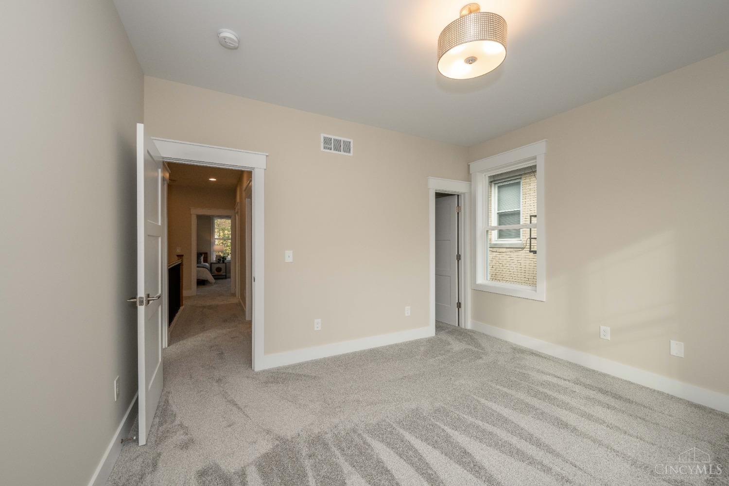 3219 Gilbert