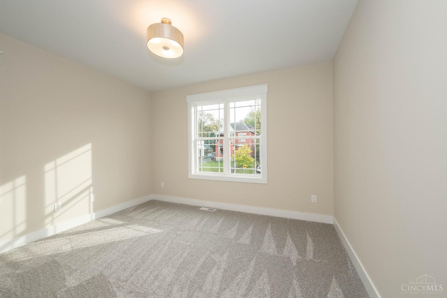 3219 Gilbert