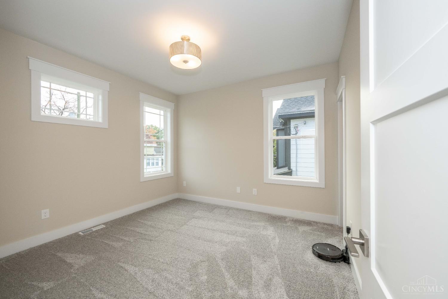 3219 Gilbert