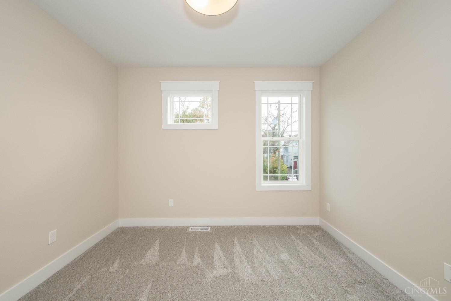 3219 Gilbert
