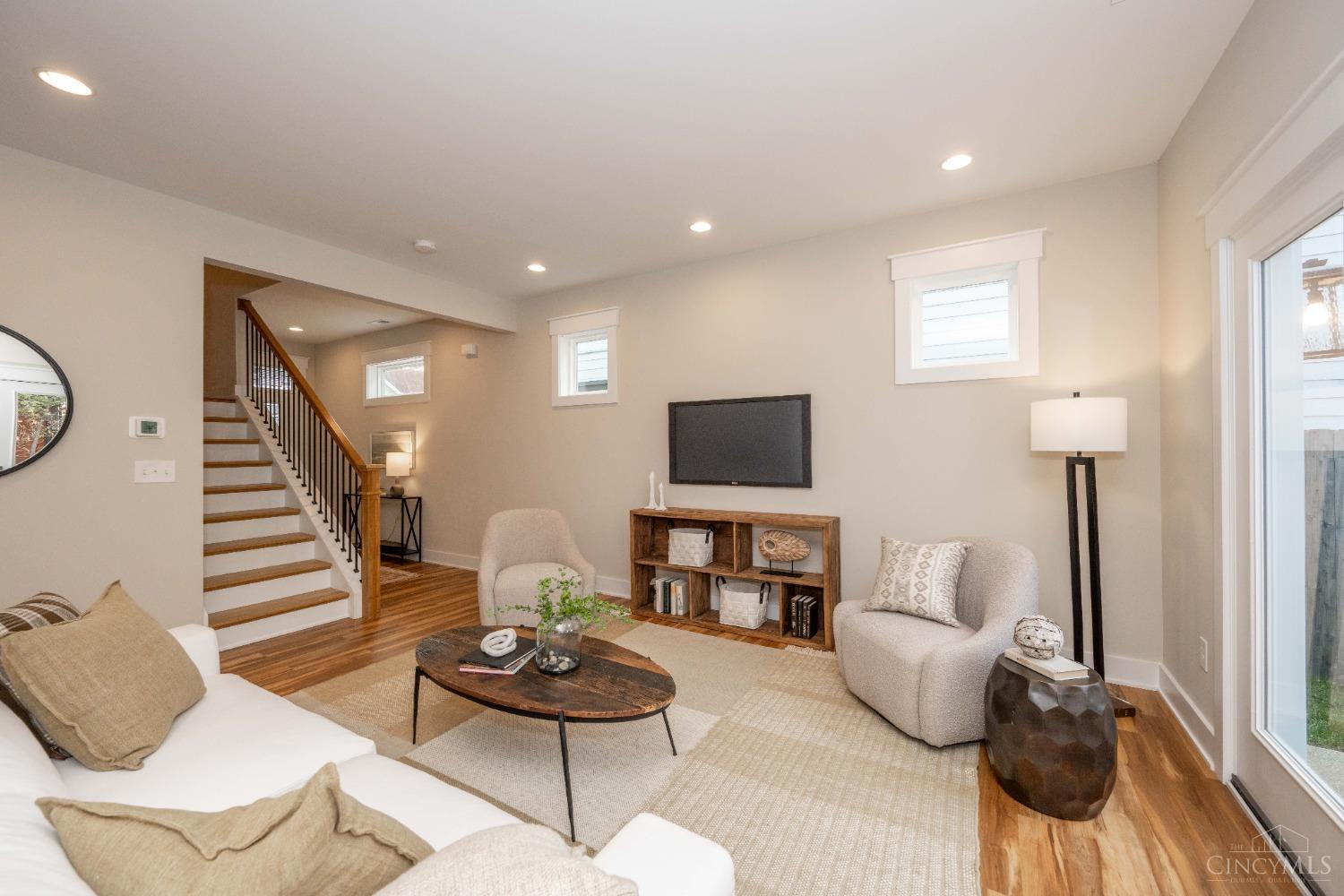 3219 Gilbert