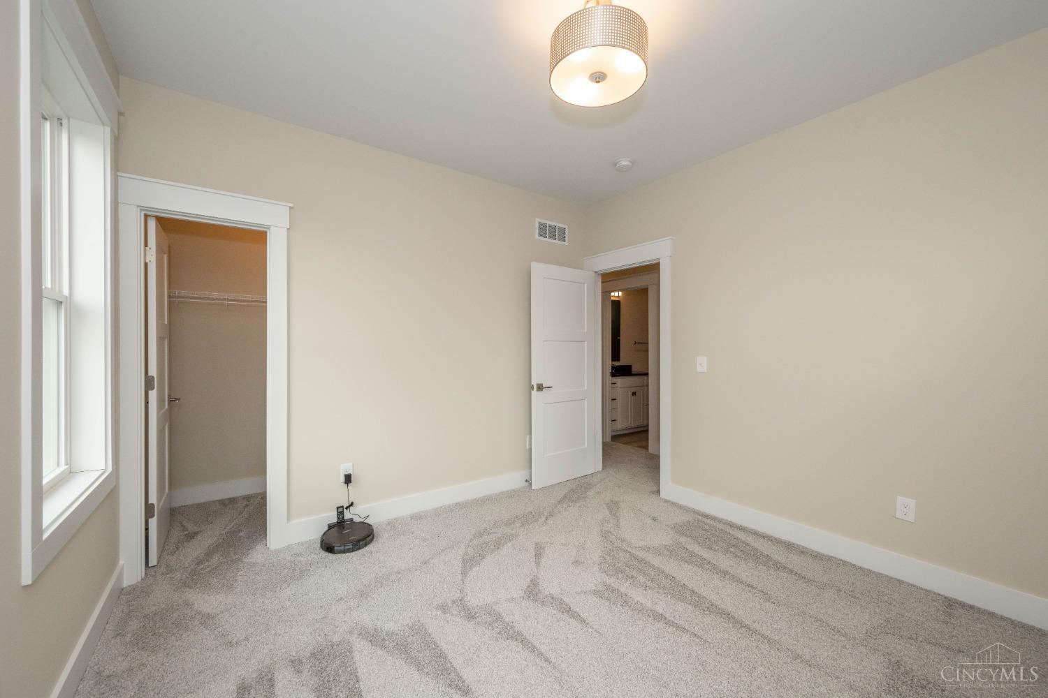 3219 Gilbert