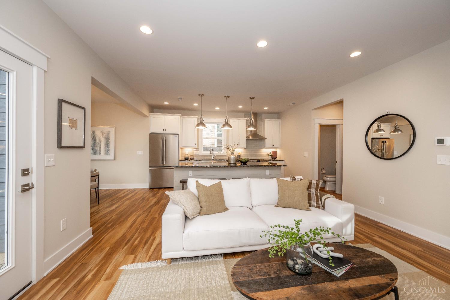 3219 Gilbert