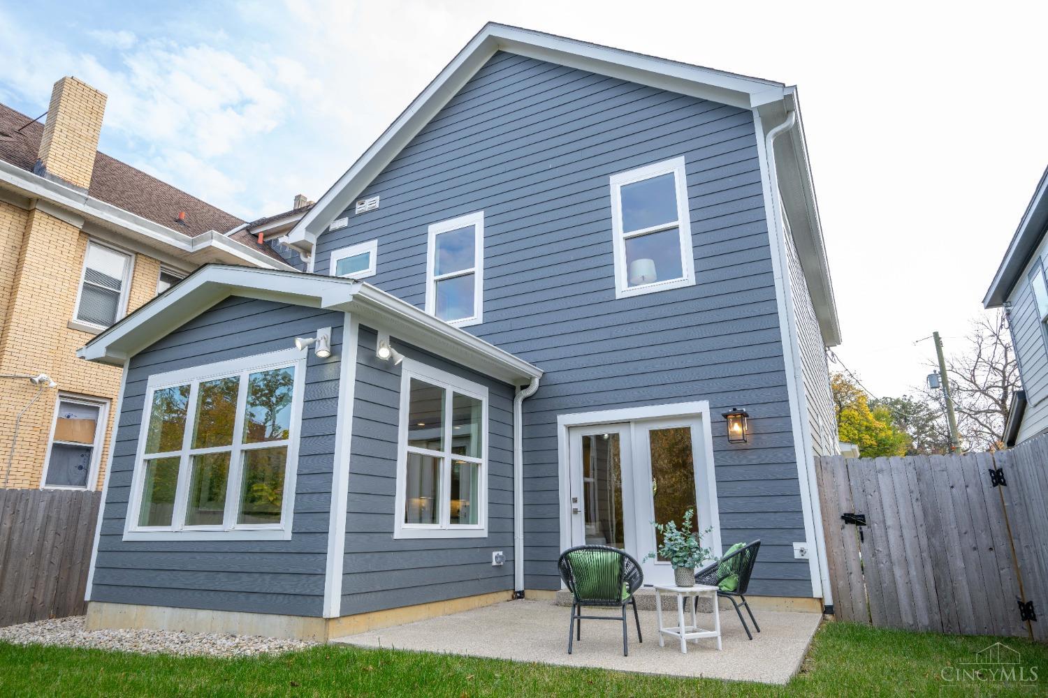 3219 Gilbert