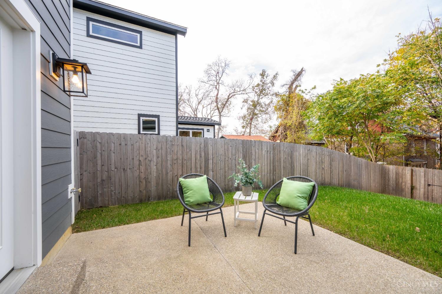 3219 Gilbert