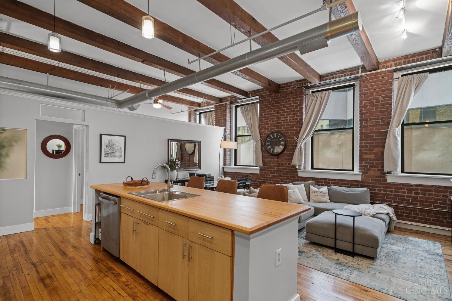 26 E Sixth Street 403