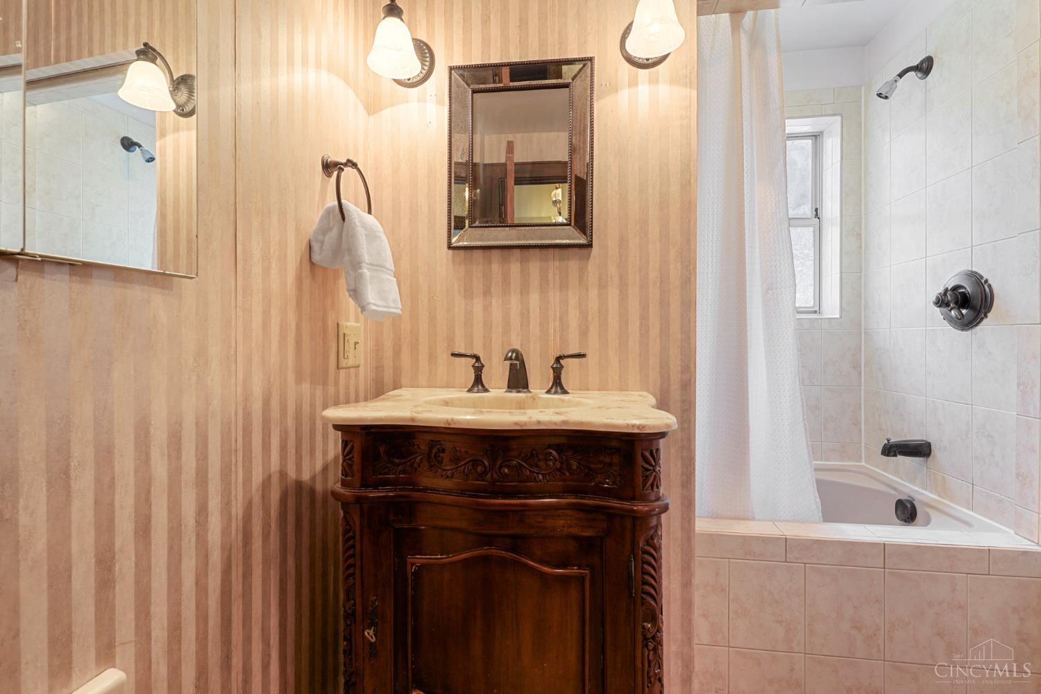 4049 Victory Parkway