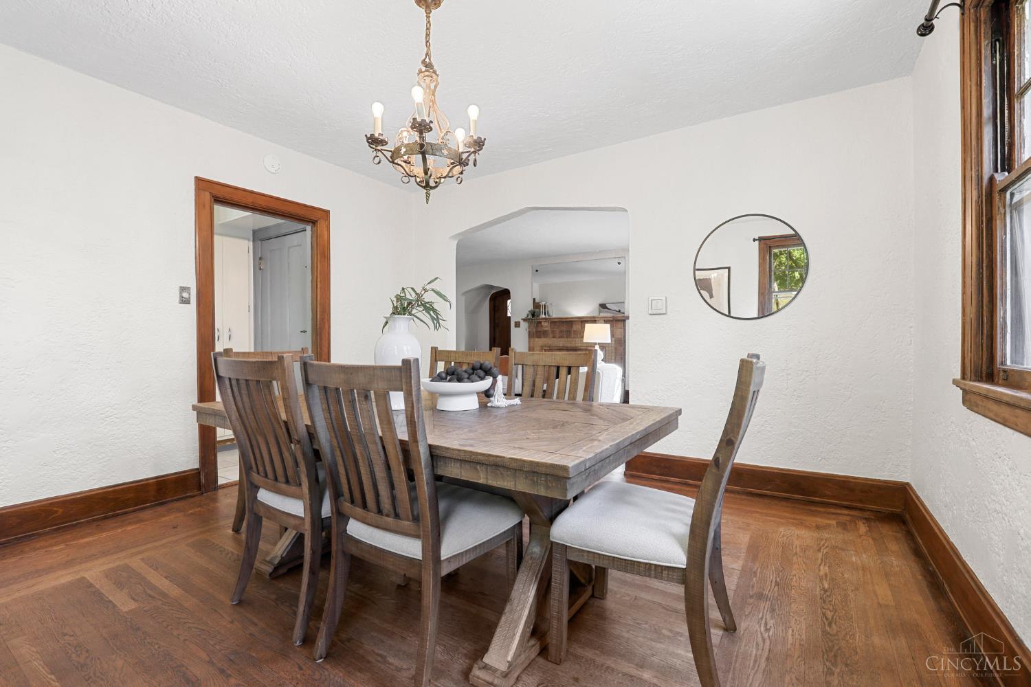 4049 Victory Parkway