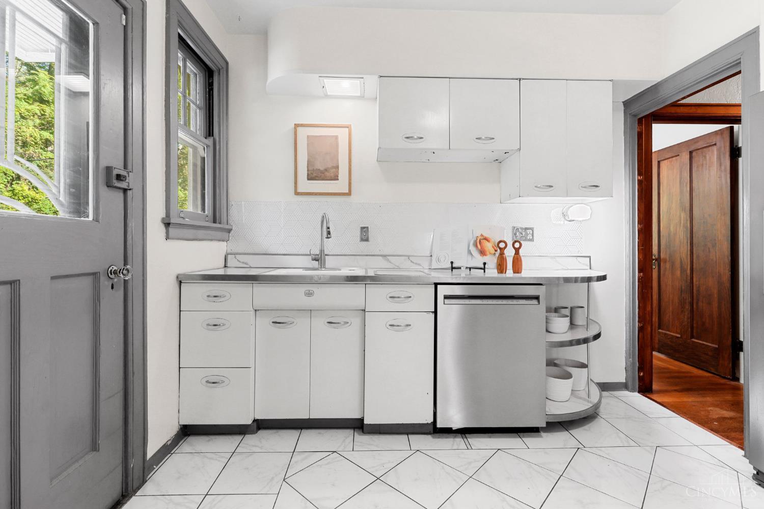 4049 Victory Parkway