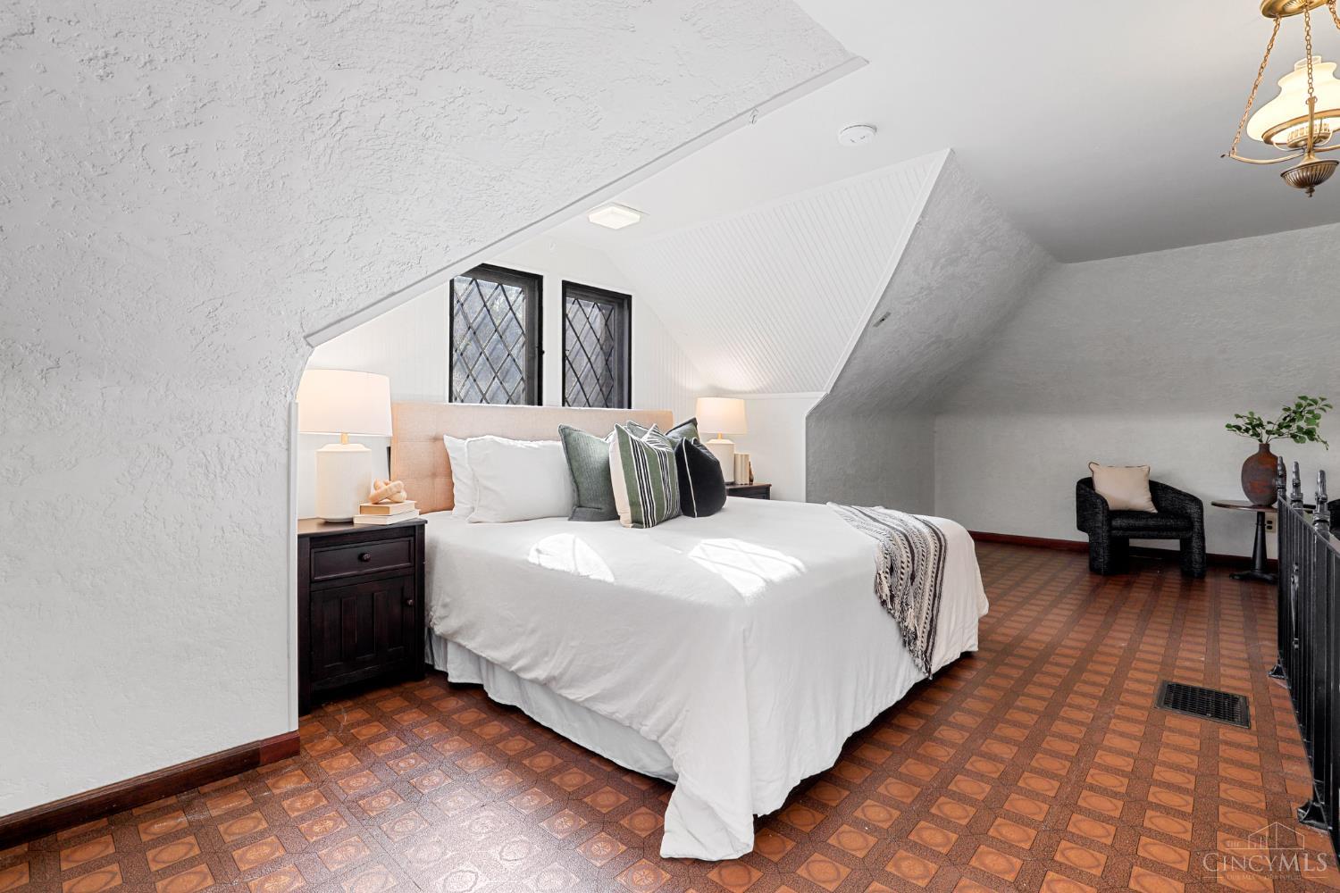 4049 Victory Parkway