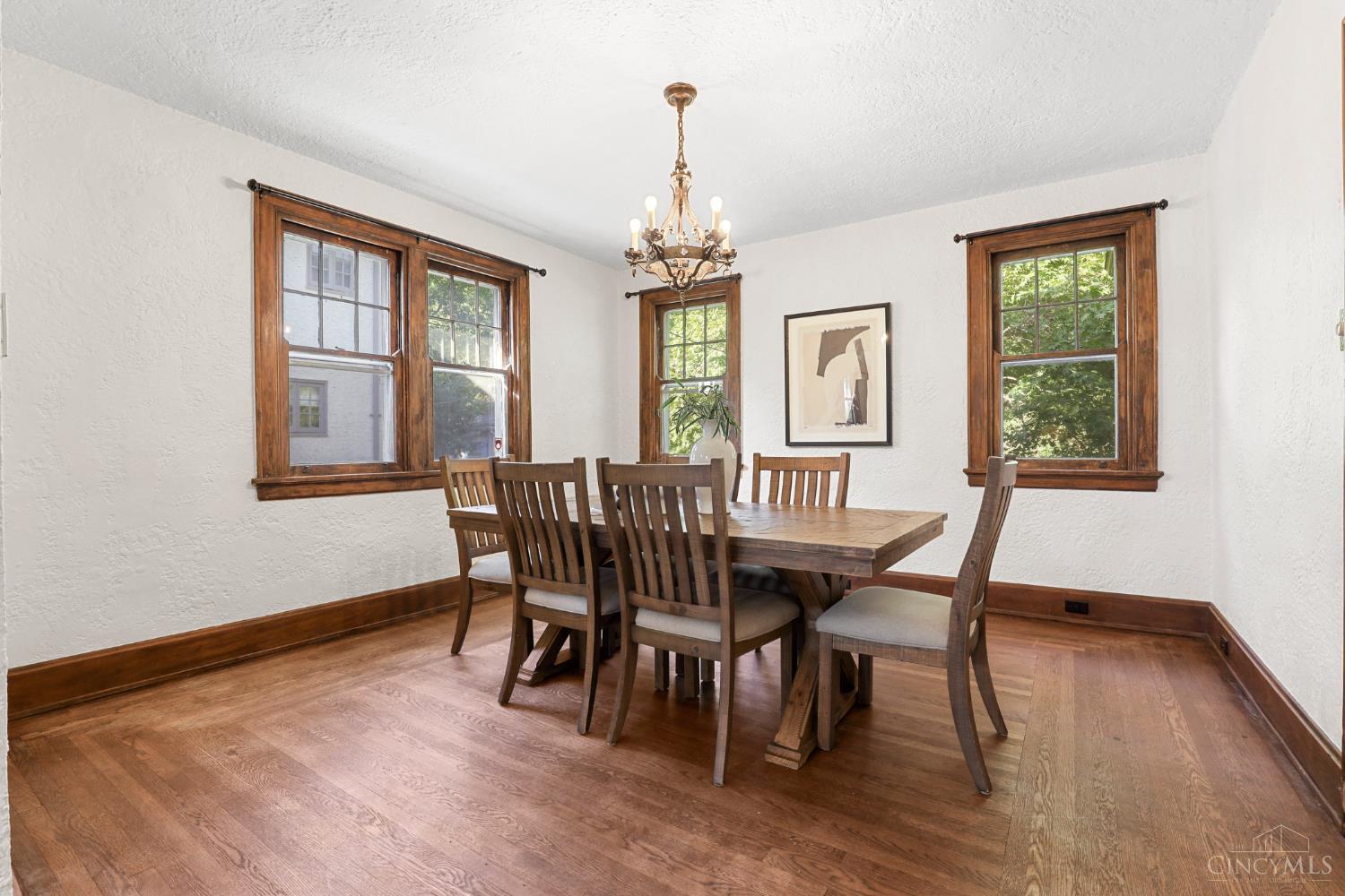 4049 Victory Parkway