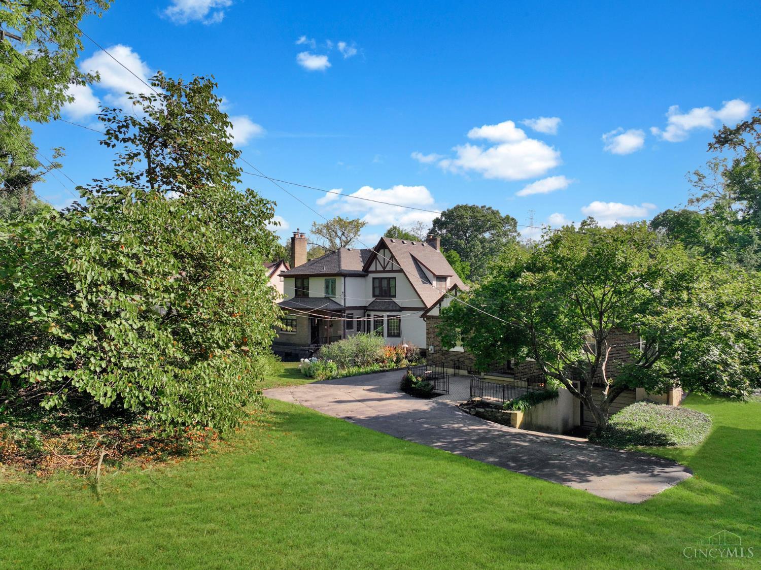 4049 Victory Parkway