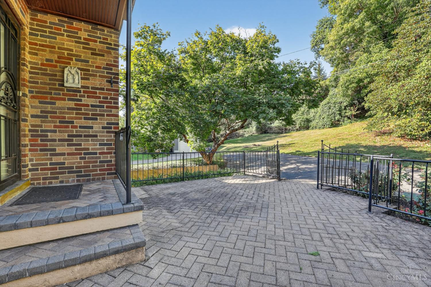 4049 Victory Parkway