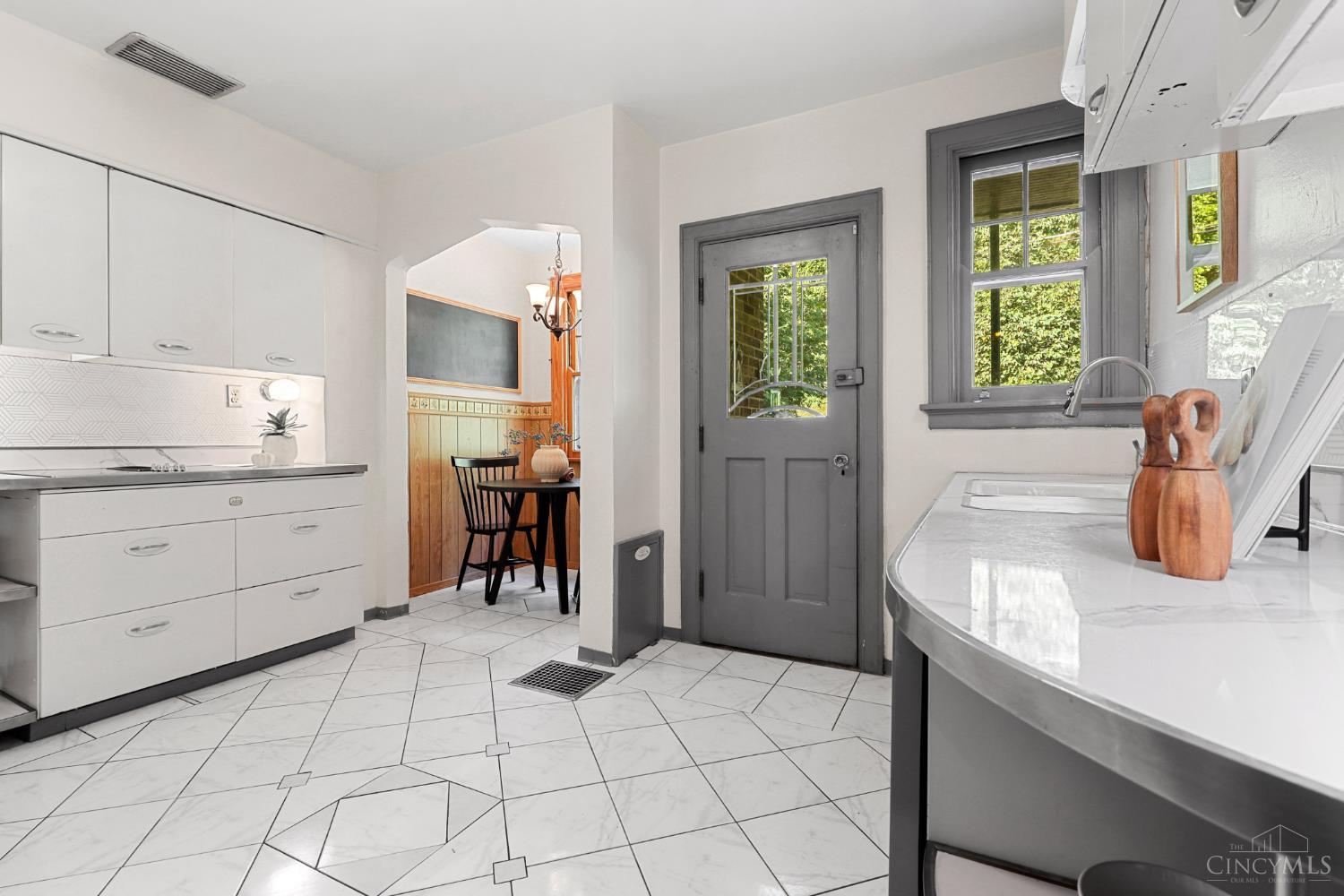 4049 Victory Parkway