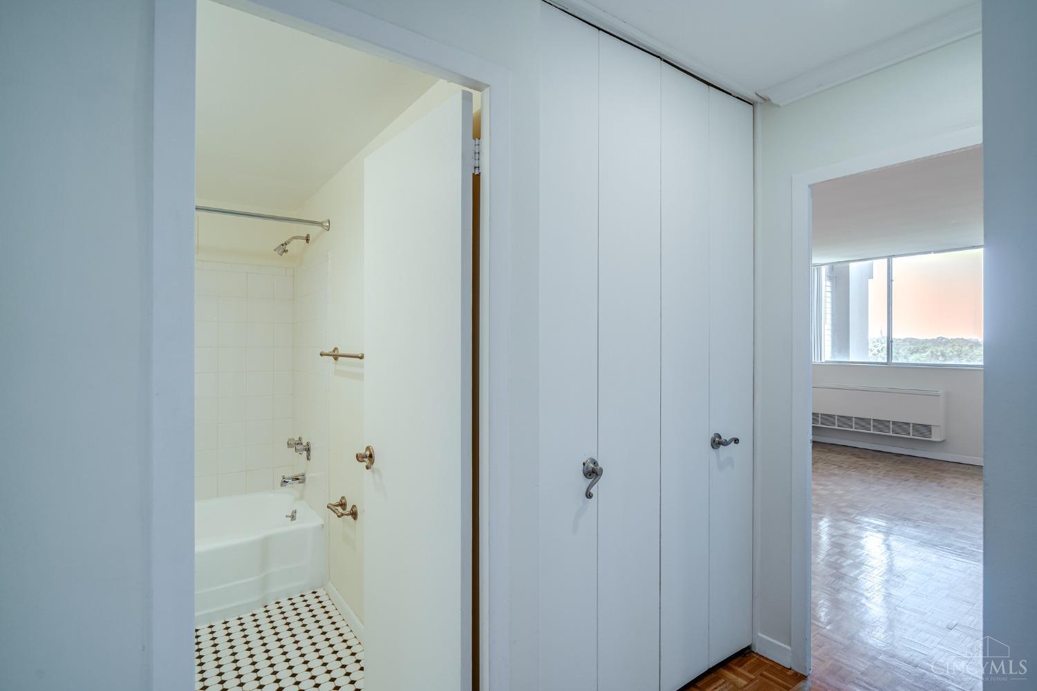 2324 Madison Road 1009