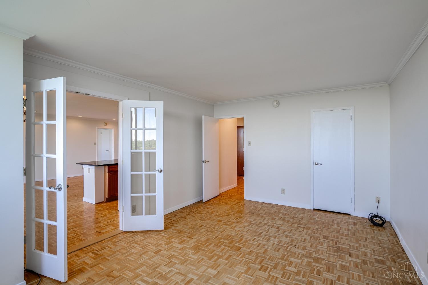 2324 Madison Road 1009