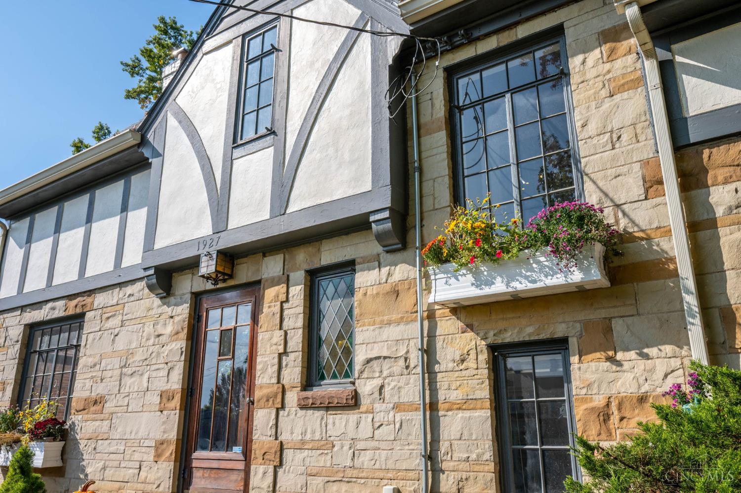 1927 Wilaray Terrace