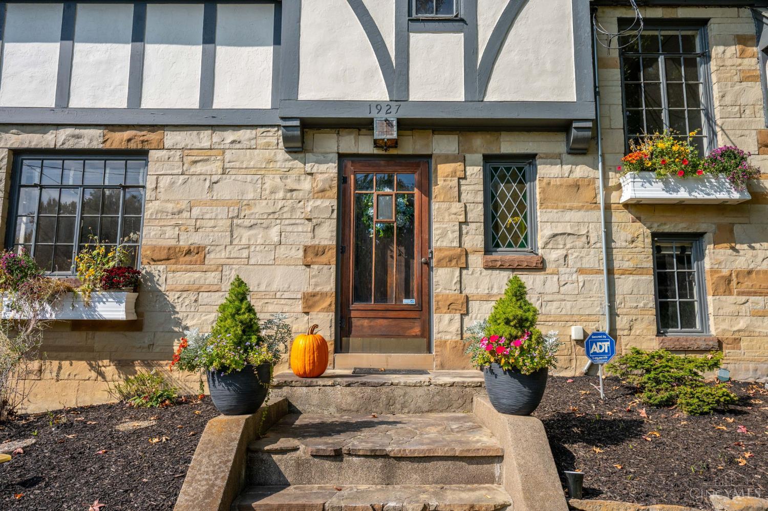 1927 Wilaray Terrace