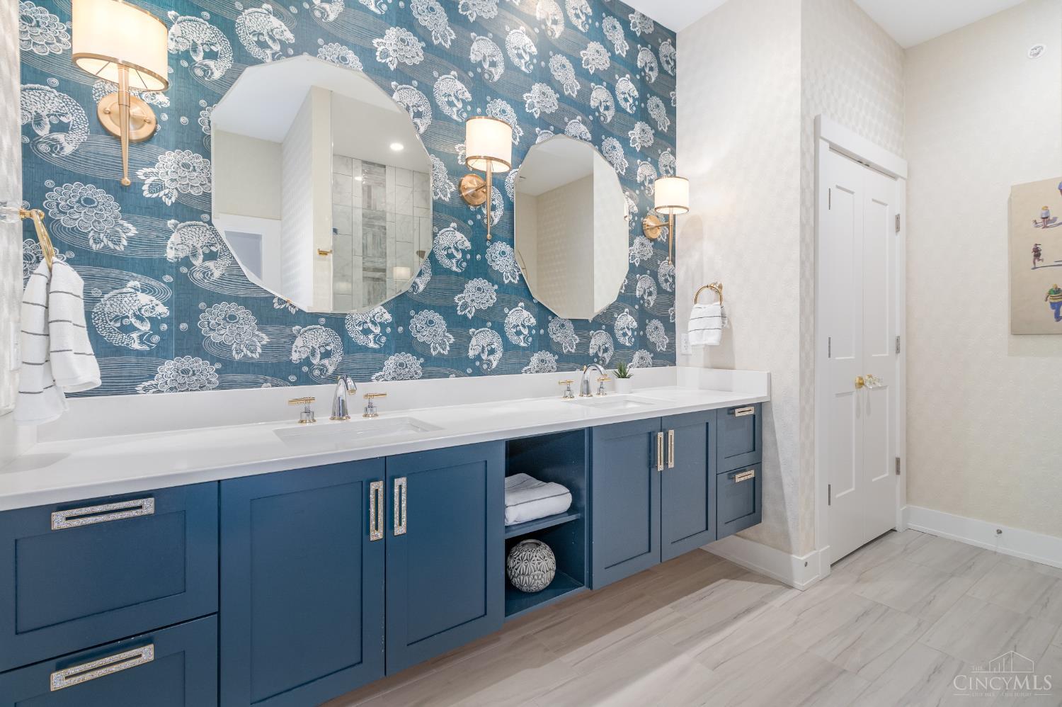 2770 Observatory Avenue 404