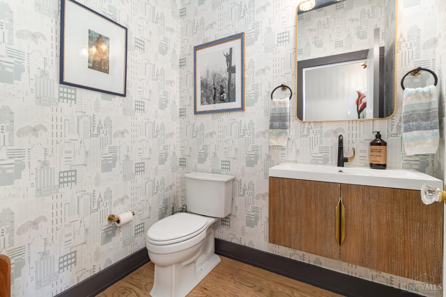 2770 Observatory Avenue 404