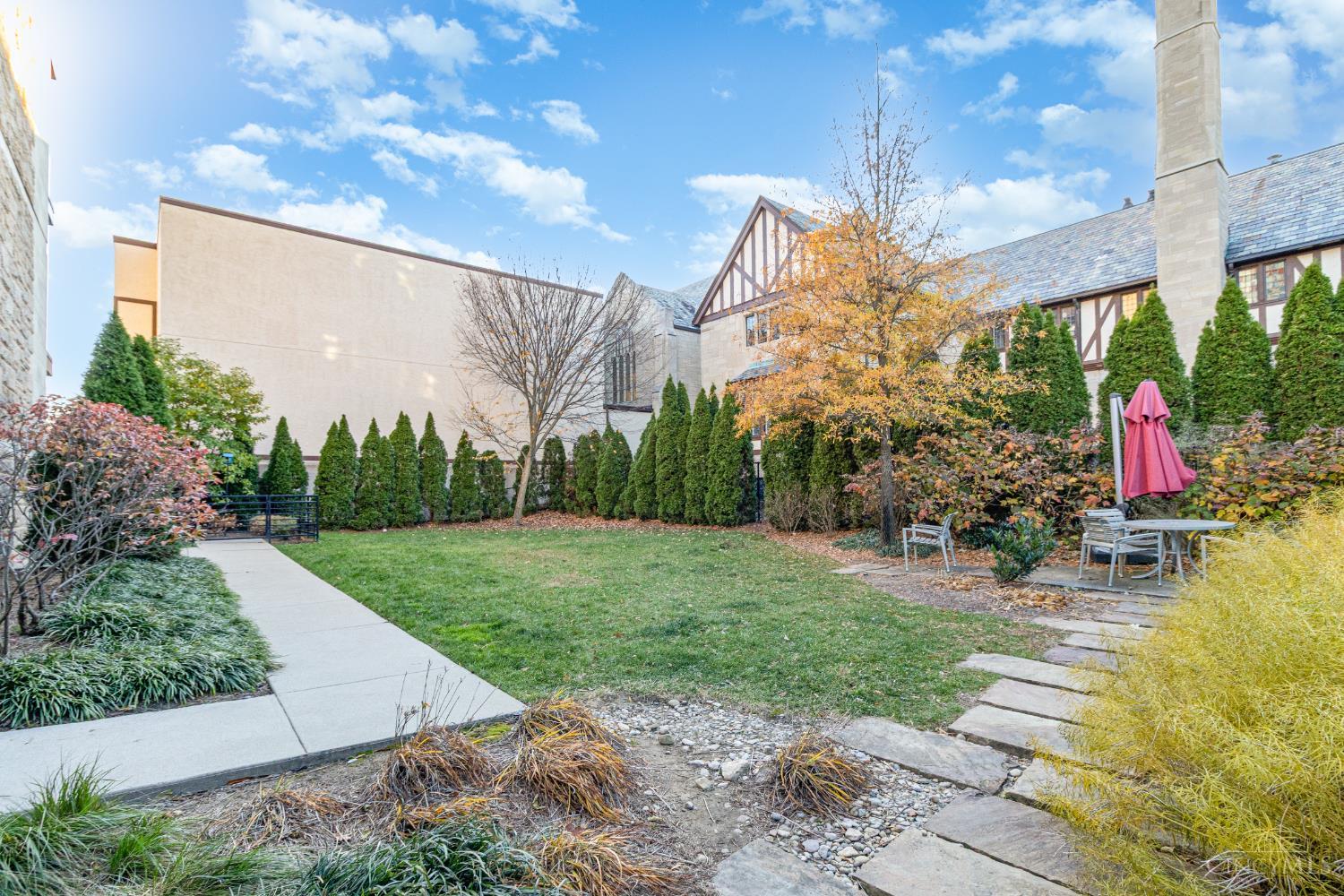 2770 Observatory Avenue 404